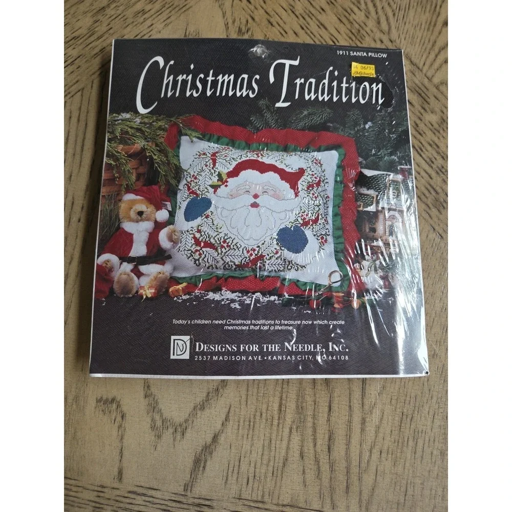 Vintage Crossstitch Christmas Tradition Pillow Cross Stitch Kit Santa 1911